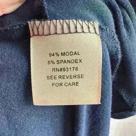 Philosophy women’s size L, navy top - Picture 3 of 4